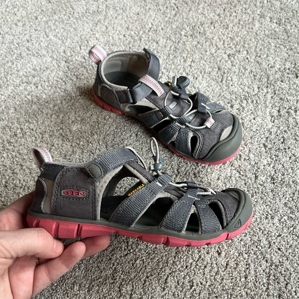 Girls Keen Seacamp II CNX Girls Size 1 Sandals Shoes Grey & Pink Kids